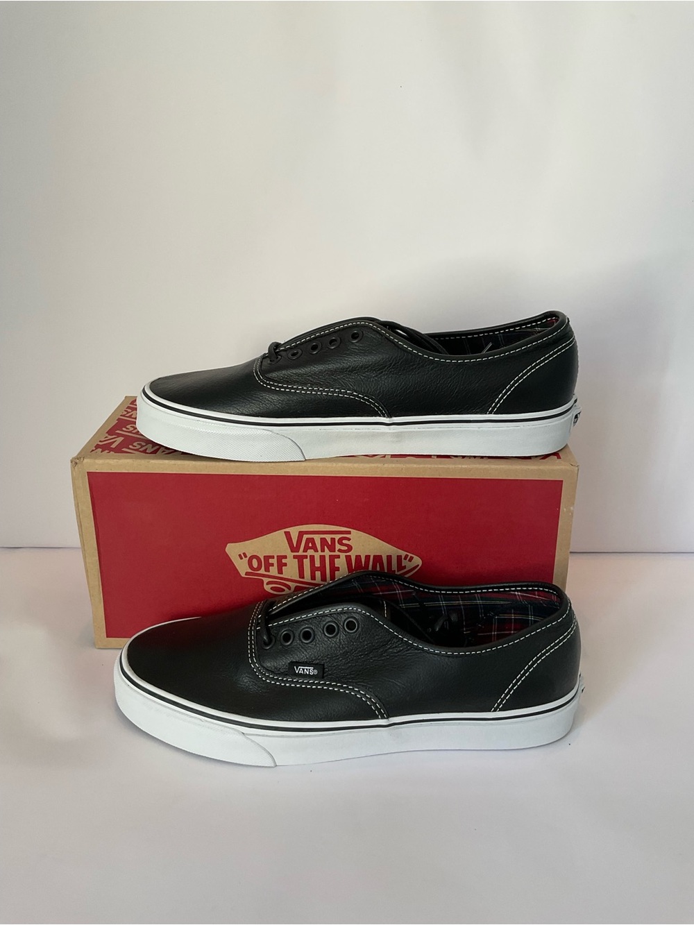 NWT/In Box Vans Authentic Leather Lace Up Sneakers in Black with White Soles - Picture 4 of 8